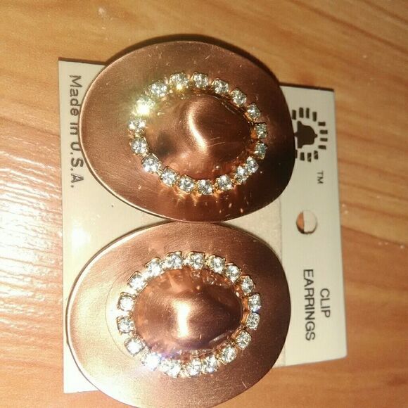 Vintage clip on back Earrings - Picture 1 of 8
